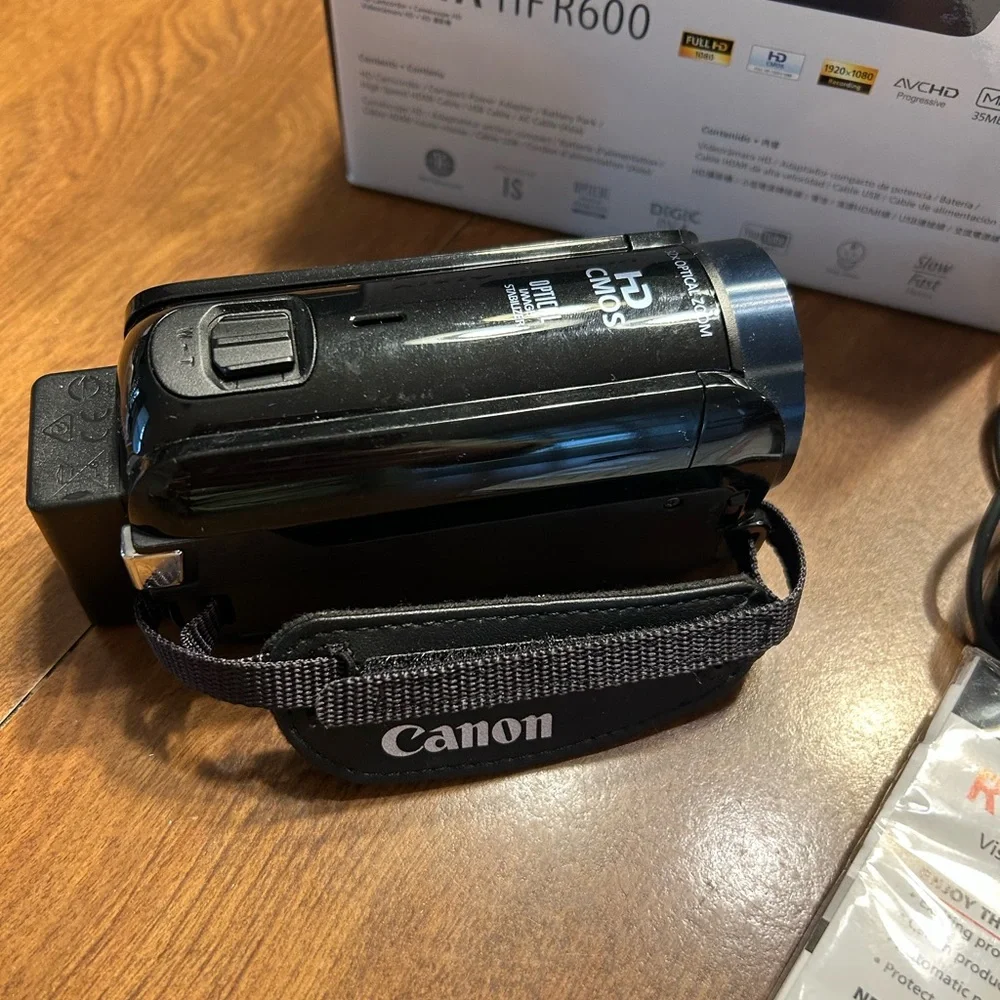 Canon VIXIA HF R600 Black Video Camera